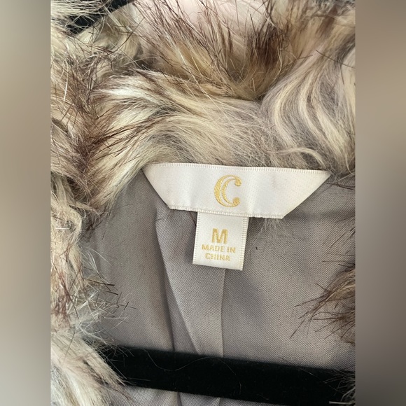 Charming Charlie’s fur vest - Picture 2 of 2